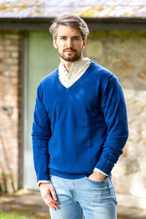 100 Lambswool V Neck Sweater Ensign Blue