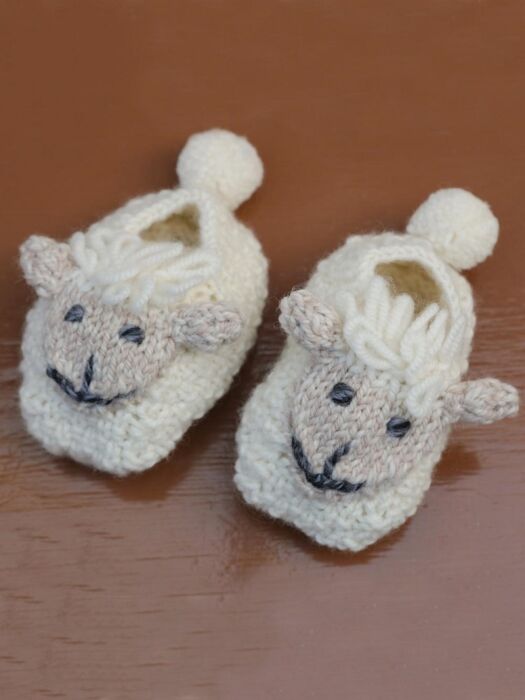 Musling titel spejder Handknit Sheep Booties | The Sweater Shop