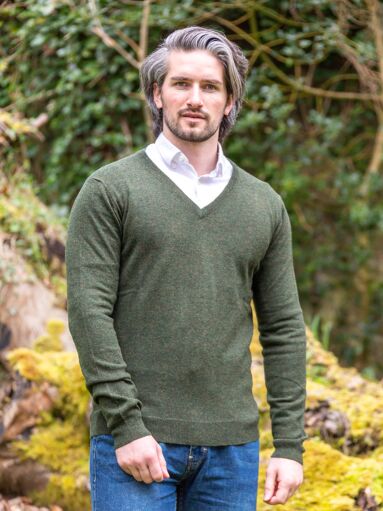 100% Lambswool V Neck Rural Green