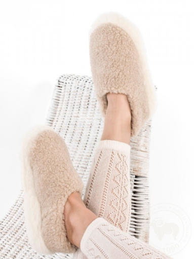 Beige wool slippers