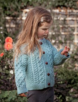 Handknit in het Verenigd Koninkrijk Leeftijd 1-2 jaar Kleding Unisex kinderkleding Sweaters Kids Childs Aran Style Cabled Cardigan in Grijs 