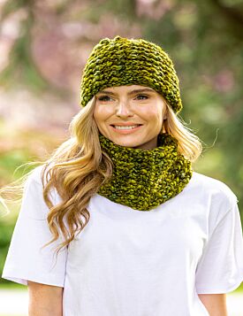 Handmade in Ireland - Snood and Ribbed Hat Set - Green