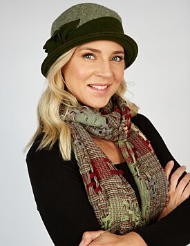 Suantrai of Ireland Open Weave Irish scarf Green